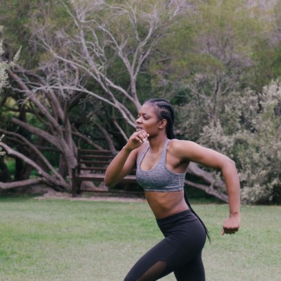 ควรเลือกซื้อเสื้อกีฬายังไงให้เหมาะกับการออกกำลังกาย