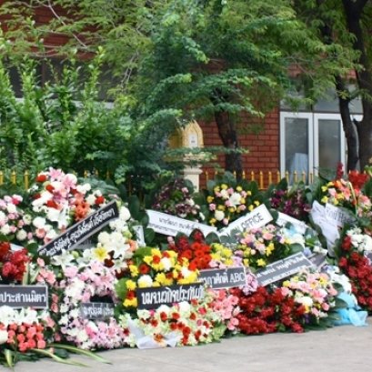 ‘พัดลมพวงหรีด’ พวงหรีดแนวใหม่ที่น่าสนใจและมีประโยชน์ โดย บุญมา พวงหรีด