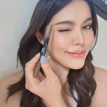 งานคิ้วแบบรวดเดียวจบจริงๆ พก Mille แท่งเดียวได้ 2 ฟังก์ชั่นเลยทั้งดินสอเขียนคิ้วและมาสคาร่าคิ้ว