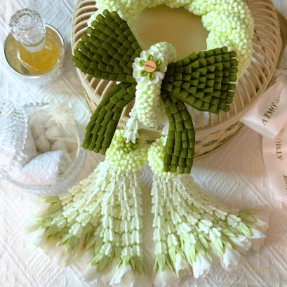 3 เหตุผลหลัก ทำไม "พวงมาลัย" ถึงยืนหนึ่งคู่การรดน้ำดำหัวมาทุกยุคทุกสมัย