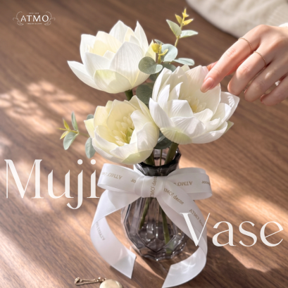 หมดปัญหาหิ้งพระแน่น! เปลี่ยนมุมไหว้พระให้เรียบหรู พอดีเป๊ะด้วย Muji Vase with Lotus