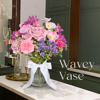 ทำไมใครๆ ก็ตกหลุมรัก Wavey Vase? แจกันตัวแทนคลื่นน้ำสุดฮิตนาทีนี้ของ Atmo Decor