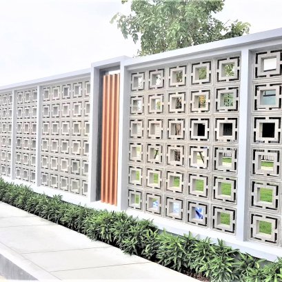 บล็อคผนังตกแต่ง สมาร์ท บล็อคสี่เหลี่ยมซ้อน กับโครงการ Unio Town ศรีนครินทร์-บางนา ใช้ทำเป็นรั้วที่ให้ความโล่ง โปร่ง สบาย สวยอย่างมีสไตล์ 