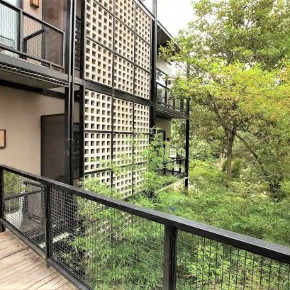 โล่งโปร่งอย่างมีสไตล์ กับการตกแต่งผนังด้วยบล็อคสี่ช่องลม ของศรีลันตา รีสอร์ท เกาะลันตา จ.กระบี่