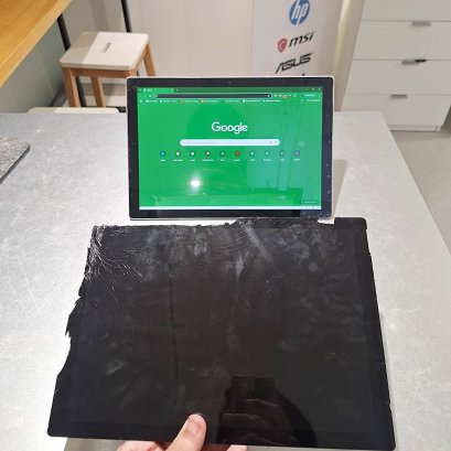 Surface Pro 5 จอแตก เปลี่ยนจอแท้ตรงรุ่น ซ่อมโดยช่างผู้เชี่ยวชาญที่ TRUE IT