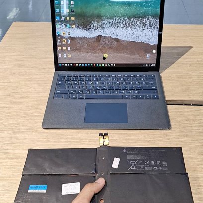 Surface Laptop 2 แบตบวม เปลี่ยนแบตตรงรุ่นโดยไม่ทิ้งรอย เปิดฝาสวย งานเนี๊ยบ