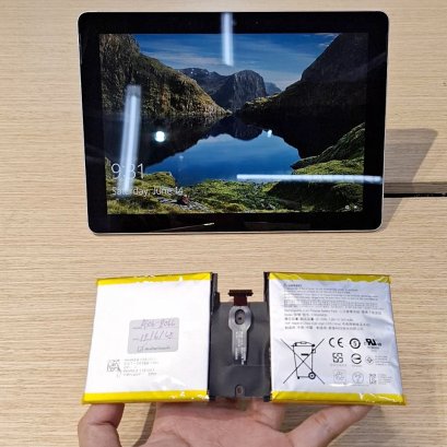Surface Go 1 แบตบวม เปลี่ยนแบตใหม่ตรงรุ่น ซ่อมกับผู้เชี่ยวชาญ Surface โดยตรง