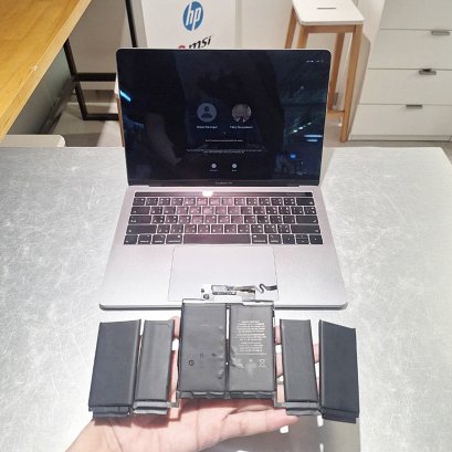 เปลี่ยนแบต MacBook Pro 13 Touch Bar A1989 ร้านไหนดี? TRUE IT ใช้แบตคุณภาพสูง พร้อมรับประกัน 6 เดือน