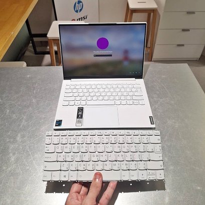 ซ่อม Lenovo Yoga Slim 7-13 คีย์บอร์ดกดไม่ติด เปลี่ยนใหม่ได้อย่างมั่นใจที่ TRUE IT