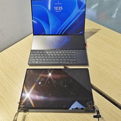 Asus Zenbook Pro 14 Duo OLED UX8402Z เปลี่ยนจอ