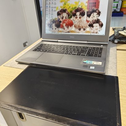 Dell Vostro 15 7570 จอแตก