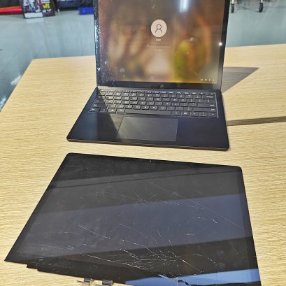 Surface Laptop 4 จอแตก