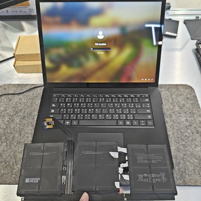 Surface Laptop 3 15" ถอดปลั๊กดับ? อาการแบตเตอรี่เสีย และบริการเปลี่ยนแบตเตอรี่มืออาชีพที่ TRUE IT