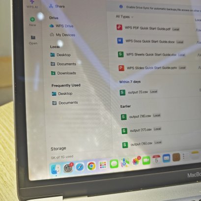 MacBook Air โดนกาแฟหกใส่จอ 3 เดือนที่แล้ว จอขึ้นคราบ แสงเพี้ยน ซ่อมได้โดยการเปลี่ยนฟิล์ม ไม่ต้องเปลี่ยนยกหัว