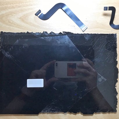 Surface Pro 5 จอแตก