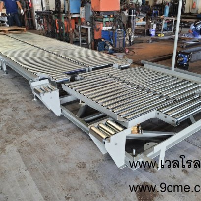Roller conveyor with turn table