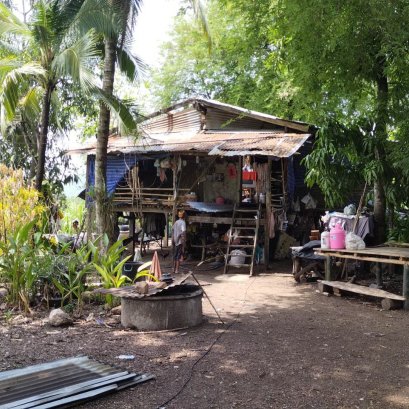 เปลี่ยนหลังคาให้ลูกบ้านจากงบประมาณของโครงการบ้านพอเพียง