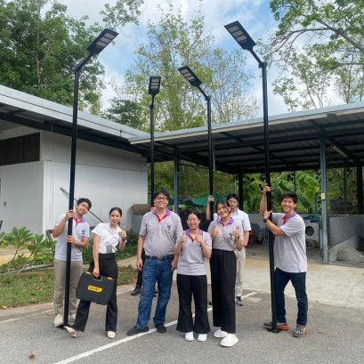 วันที่ 06 มีนาคม 2567 เป็นวันดีอีกหนึ่งวันที่พวกเราชาว CESTนิสิตและนักวิจัยจากศูนย์ฯ CEST,ESE,VISTEC ร่วมติดตั้งโคมไฟถนนโซลาร์เซลล์พร้อมเสาและขาจับ LED ที่ใช้ VISBAT ให้กับโรงเรียนกำเนิดวิทย์ (KVIS)