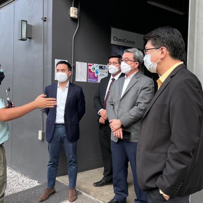 ศูนย์ความเป็นเลิศด้านเทคโนโลยีกักเก็บพลังงาน (CEST) ให้การต้อนรับ สถาบันวิจัยแสงซินโครครอน (องค์การมหาชน ) รศ. ดร.วีระพงษ์ แพสุวรรณ (ประธานกรรมการ) ผศ. ดร.วีรชัย อาจหาญ (อนุกรรมการสถาบันฯ) และ ดร.ณิรวัฒน์ ธรรมจักร์ (ผู้อำนวยการกลุ่มภารกิจการพัฒนาวิทยาศาสต