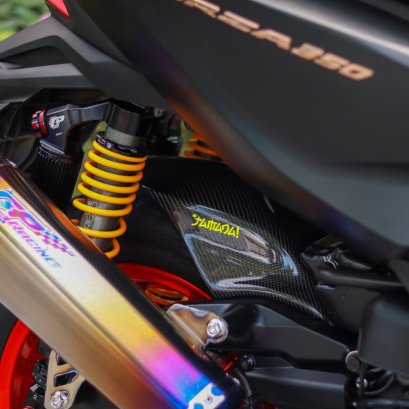 กันดีดคาร์บอนผ้า"Italy" ลาย2เงา สำหรับ FORZA350 ปี2023-ปัจจุบัน