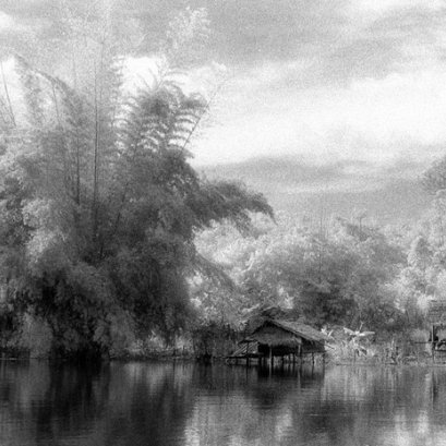 10 ปีเศษมาแล้ว ระหว่างนั่งเรือกับ อ.จีเส่ง คุณสุรพล กลับจากถ่ายภาพอย่างเหน็ดเหนื่อย..