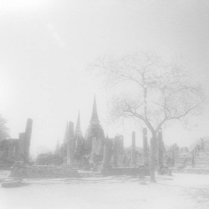 ภาพนี้เป็นผลแห่งความผิดพลาด มีแสงเข้าจากด้านข้างขวามากทำให้ภาพเสีย..