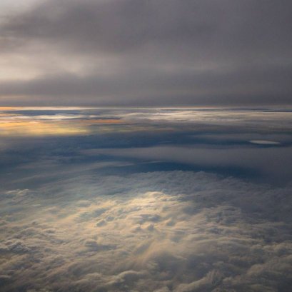 ยามเย็น ในห้องโดยสาร...  series ภาพจากกล้องมือถือ...  #มีกล้องในมือดีกว่าไม่มีกล้องใดๆเลย  #แต่หากเลือกได้ยังไงก็ขอมีกล้องและเลนส์ดีๆในมือ