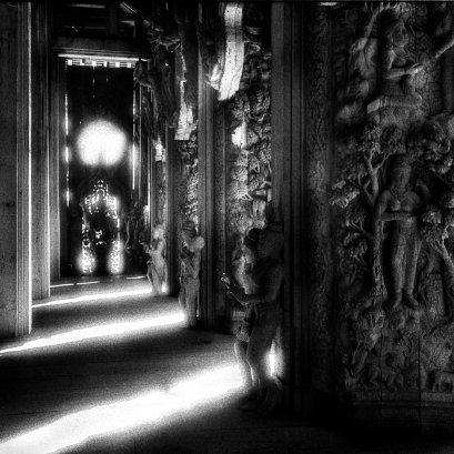 แต่ละช่วงเวลาจะให้แสงต่างกัน ยิ่งเดือน ปี ต่างกัน ทิศย่อมต่าง