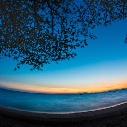 ถ่ายภาพมาตั้งนาน เพิ่งมีโอกาสเห็นทะเลยิ้ม.....