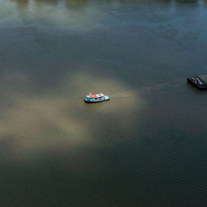 จูง ลาก พา นำ