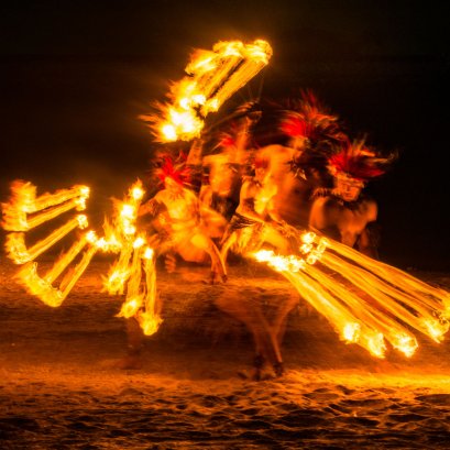 คลายหนาวจากฝน ด้วยร่ายพลังอัคคี...