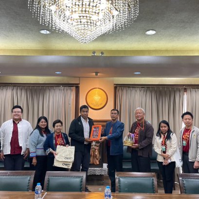 The governor of Nan led the delegation to meet with the governor of Bangkok. 