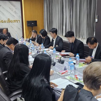 วันอังคารที่ 12 พฤษภาคม 2569 เวลา 9.30 น. ดร. จิตรกร เผด็จศึก ประธานอาวุโสหอการค้า และนายยุทธนา มาตเจือประธานหอการค้า ร่วมประชุมคณะอนุกรรมการขับเคลื่อนนโยบายและจุดเน้นของกระทรวงศึกษาธิการ ครั้งที่ 1/2569 ณ ห้องประชุมรวมใจพัฒน์ สำนักงานศึกษาธิการจังหวัดฉะเ