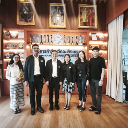 นายยุทธนา มาตเจือประธานหอการค้า และนายภูสิษฐ์ ยงศิริ  สมาชิกหอการค้า ประชุมกลุ่มย่อย ร่วมกับทางผู้แทนโรงเรียนเบญจมราชรังสฤษฏิ์ และผู้แทนสาธารณสุขจังหวัดฉะเชิงเทรา ปรึกษาพูดคุย เบื้องต้น เรื่อง โครงการตรวจสุขภาพในระบบหลักประกันสุขภาพแห่งชาติสปสช. ในวันพฤหั