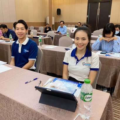 คุณชัยวัฒน์ วิรัชกุล ผู้แทนประธานหอการค้าจังหวัดฉะเชิงเทรา และ คุณศรุตยา แก้วเมืองเพชร ผู้แทนประธานคณะกรรมการผู้ประกอบการรุ่นใหม่ YEC หอการค้าจังหวัดฉะเชิงเทรา ร่วมการสัมมนาเพื่อชี้แจงและเผยแพร่ผลการศึกษาโครงการศึกษาการจัดทำ Model การพัฒนาโครงข่ายคมนาคมใน