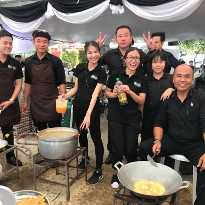 YEC หอการค้าจังหวัดฉะเชิงเทราให้บริการประชาชน ที่มาร่วมพิธีถวายพระเพลิงพระบรมศพ