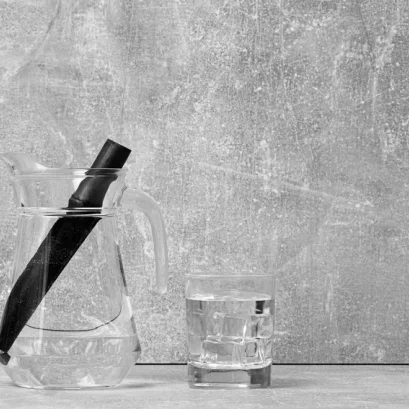 เอาถ่านแช่น้ำดื่มทำน้ำด่างเพื่อปรับร่างกายให้สมดุล และช่วยลดกรดในกระเพาะอาหาร