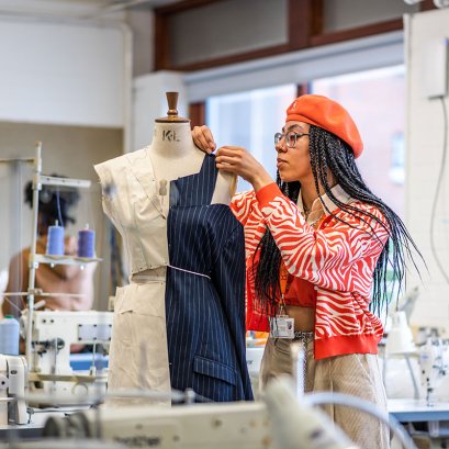 University for The Creative Arts ( UCA )