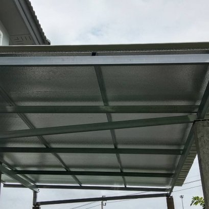 งานต่อเติมพื้นที่ลานข้างบ้าน ทำพื้นพร้อมหลังคา