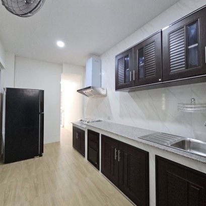 งานต่อเติมห้องครัวหลังบ้าน ติดตั้งชุดเคาน์เตอร์ครัว