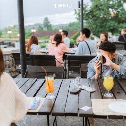 ก็คงเป็นเหมือนกับที่ MidwinterPeople ของเราได้กล่าวถึงความรู้สึกของพวกเขาเอาไว้ ว่ากว่า 10 ปีในฐานะผู้อยู่เบื้องหลังของทุกประสบการณ์ความสุขเพื่อลูกค้าคนพิเศษ