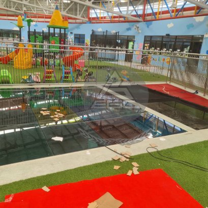 งานพื้นกระจกหลากสีโรงเรียนอัสสัมชัญคอนแวนต์ ลำนารายณ์