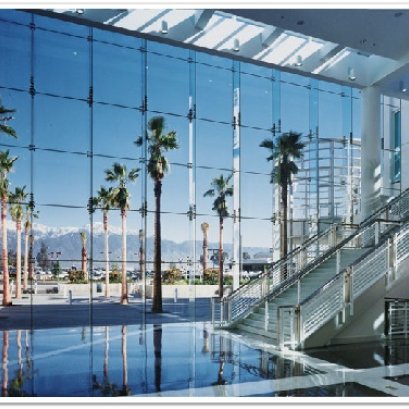 งานผนังกระจก,โชว์รูมสินค้า,กระจกพิเศษ