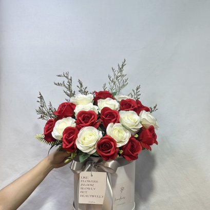 [Artificial] Red White Tone FlowerBox