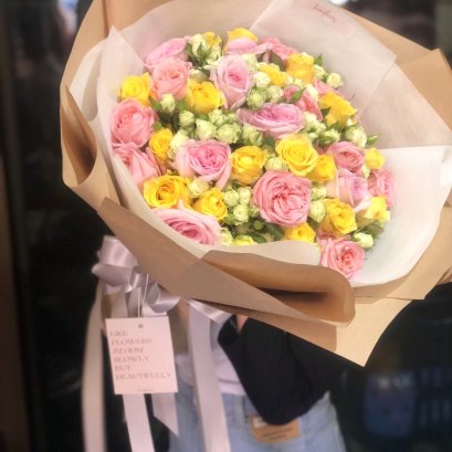 Multicolor Spray Roses XL Bouquet