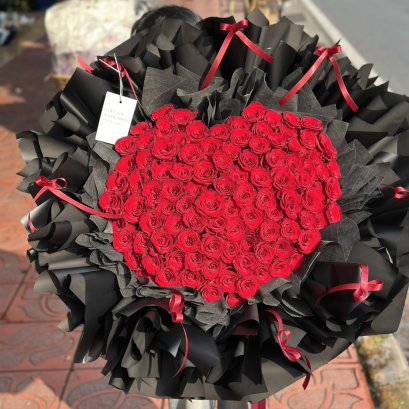 WOW 100 Red Rose Black Wrapping