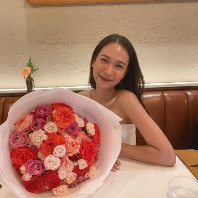 Ready to Mingle with Spray Roses