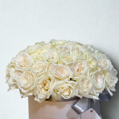 50 White Roses Box
