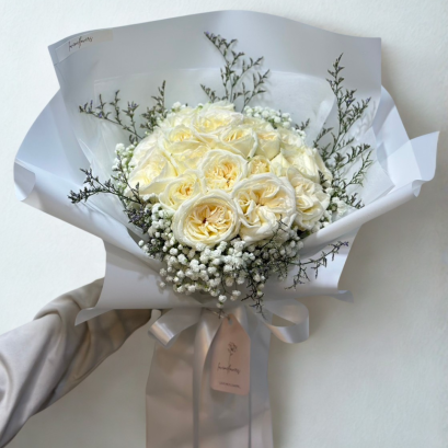 15 white roses with gypsi