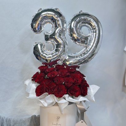 20 Red Roses Flower Box + Balloon